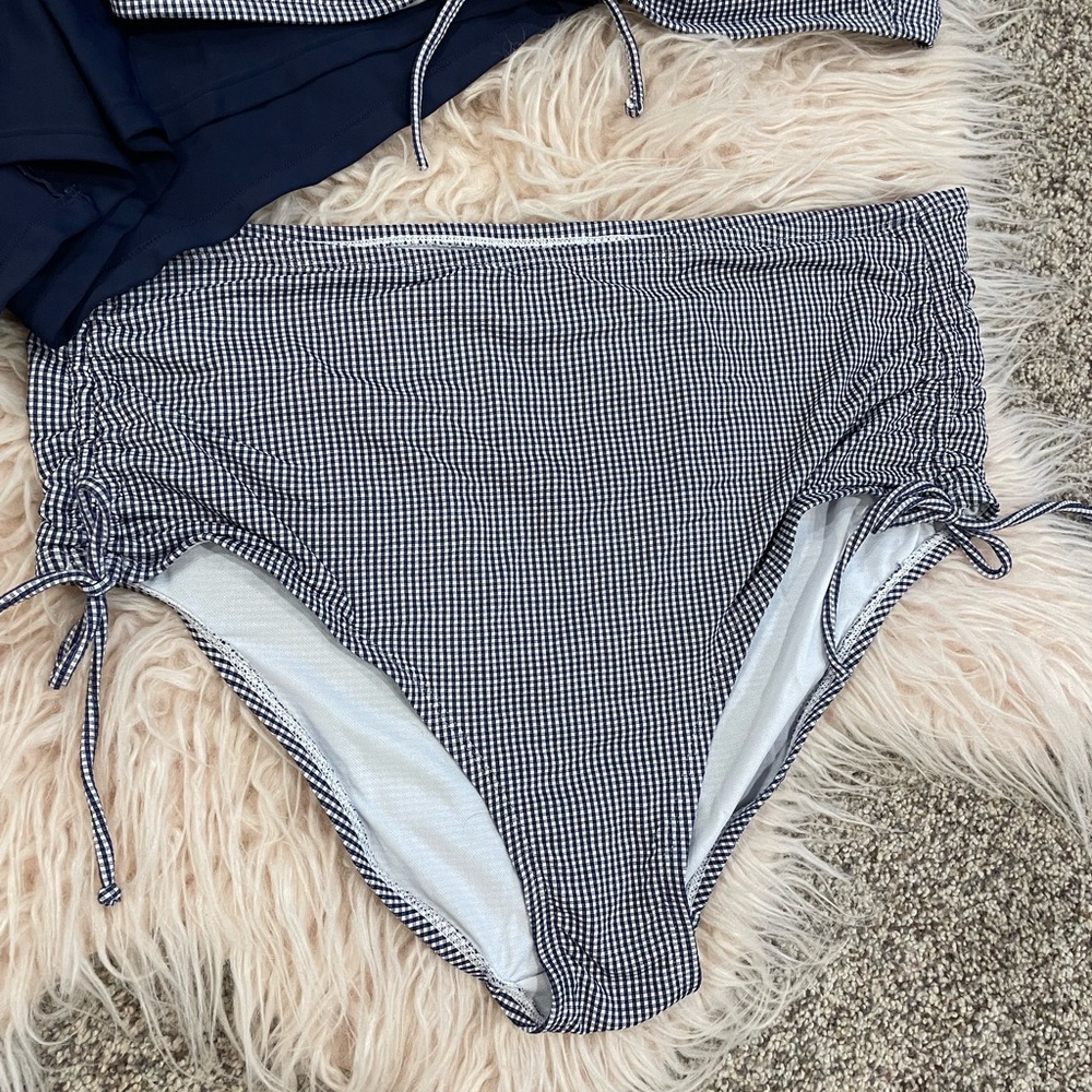 Swim suit - Picture 2 of 5
